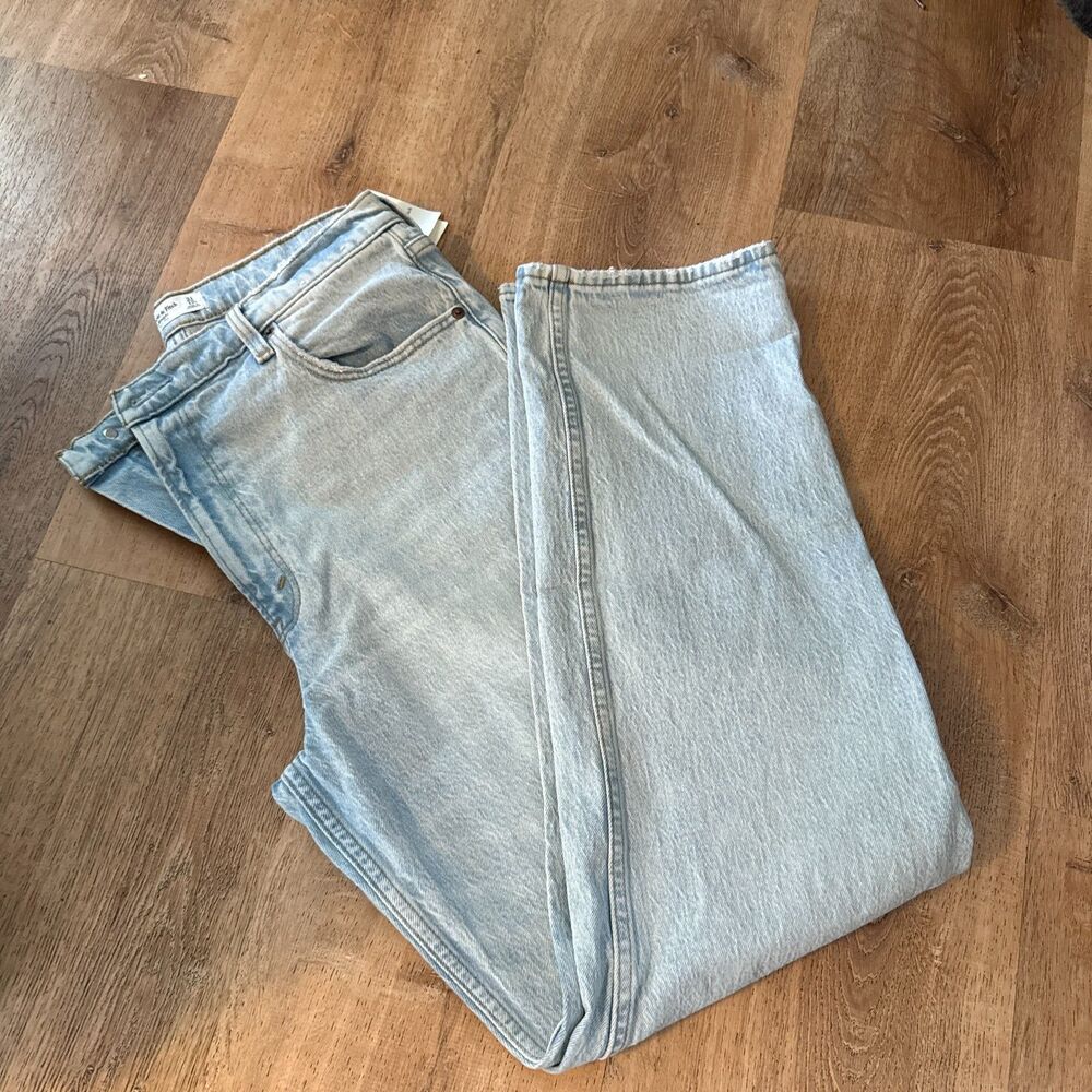 The '90s Straight Ultra High Rise Jeans Size 31 / 12R